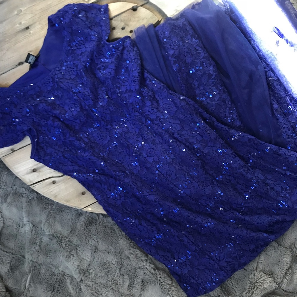 Formal sequin blue lace gown 🌸🌵